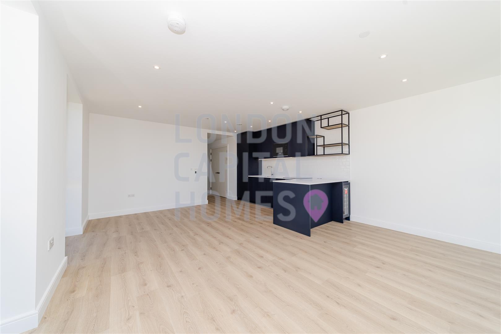 2 bed property in 84 Beresford Avenue, London